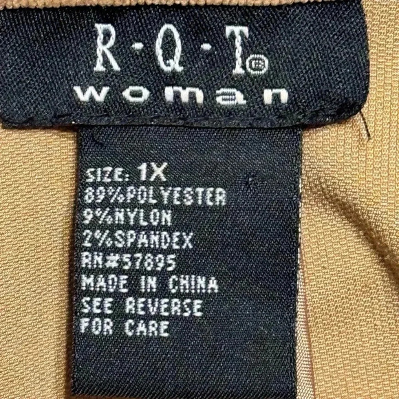 R-Q- T  jacket size 1X exudes a timeless charm with its floral design. - Picture 4 of 4